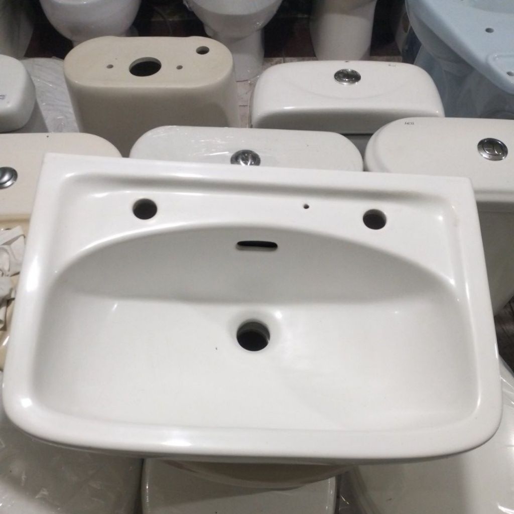 WASTAFEL TOTO GANTUNG LW 220 BODY ONLY