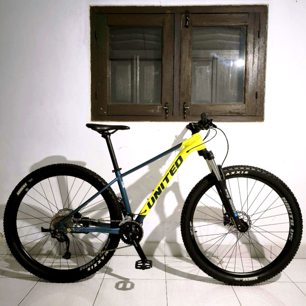 Sepeda UNITED CLOVIS 3.10