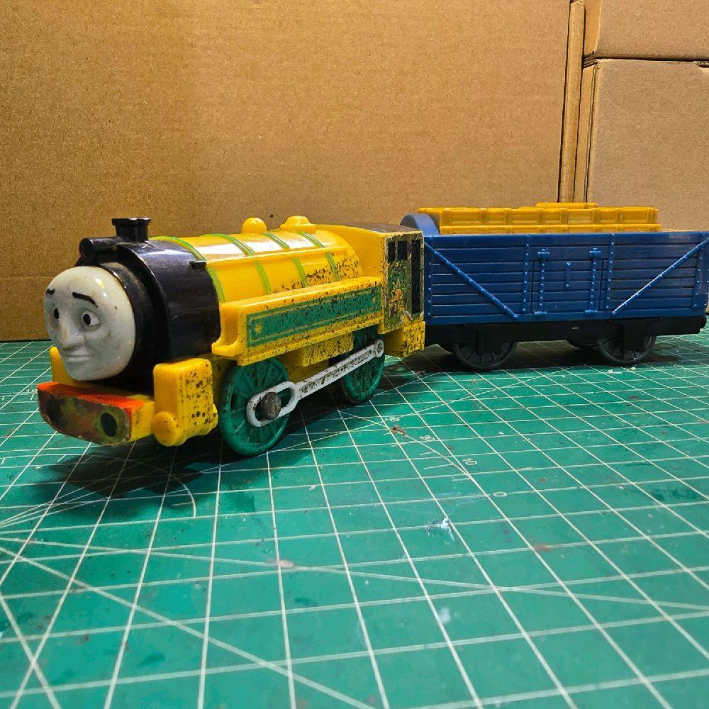 Mattel Trackmaster 1 - Talking yellow Victor