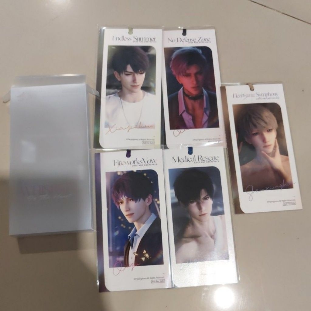 OFFICIAL MERCHANDISE BOOKMARK LOVE AND DEEPSPACE