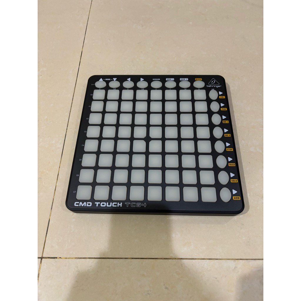 behringer DJ CONTROLLER CMD TOUCH TC64 (launchpad)