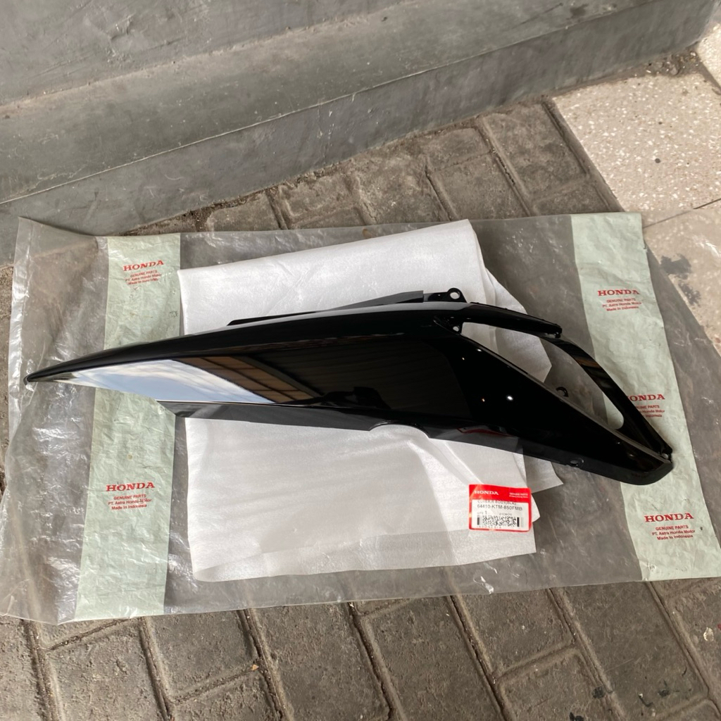 64410 KTM 850FMB COVER BODY BELAKANG HONDA SUPRA X125 BATMAN HITAM ORIGINAL AHM NEW OLD STOCK