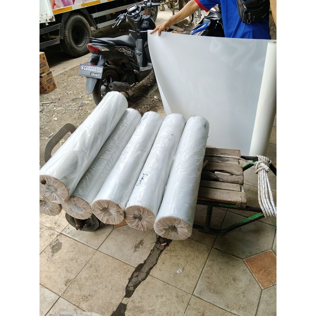 PLASTIK PAGAR SAWAH RUMAH FIBER PUTIH SUSU PLASTIK 1 ROLL TINGGI 1 METER PANJANG 50 METER