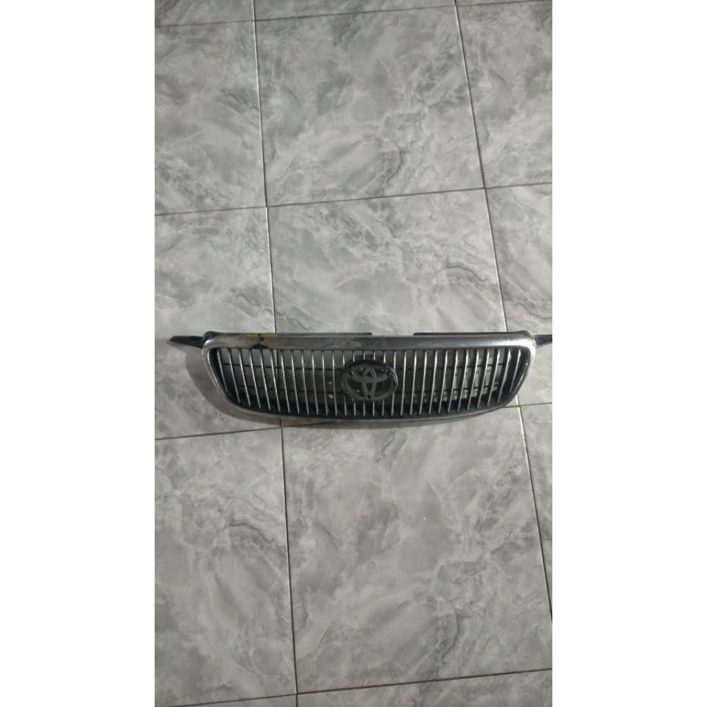 gril Corolla Altis 2002
