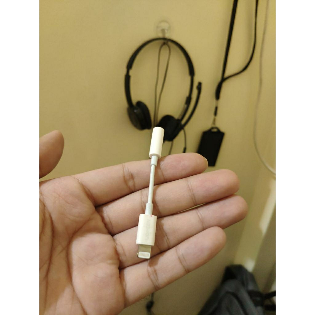 (Preloved) Ugreen Original Lightning Iphone to Jack Audio 3.5 Konverter Splitter MFI