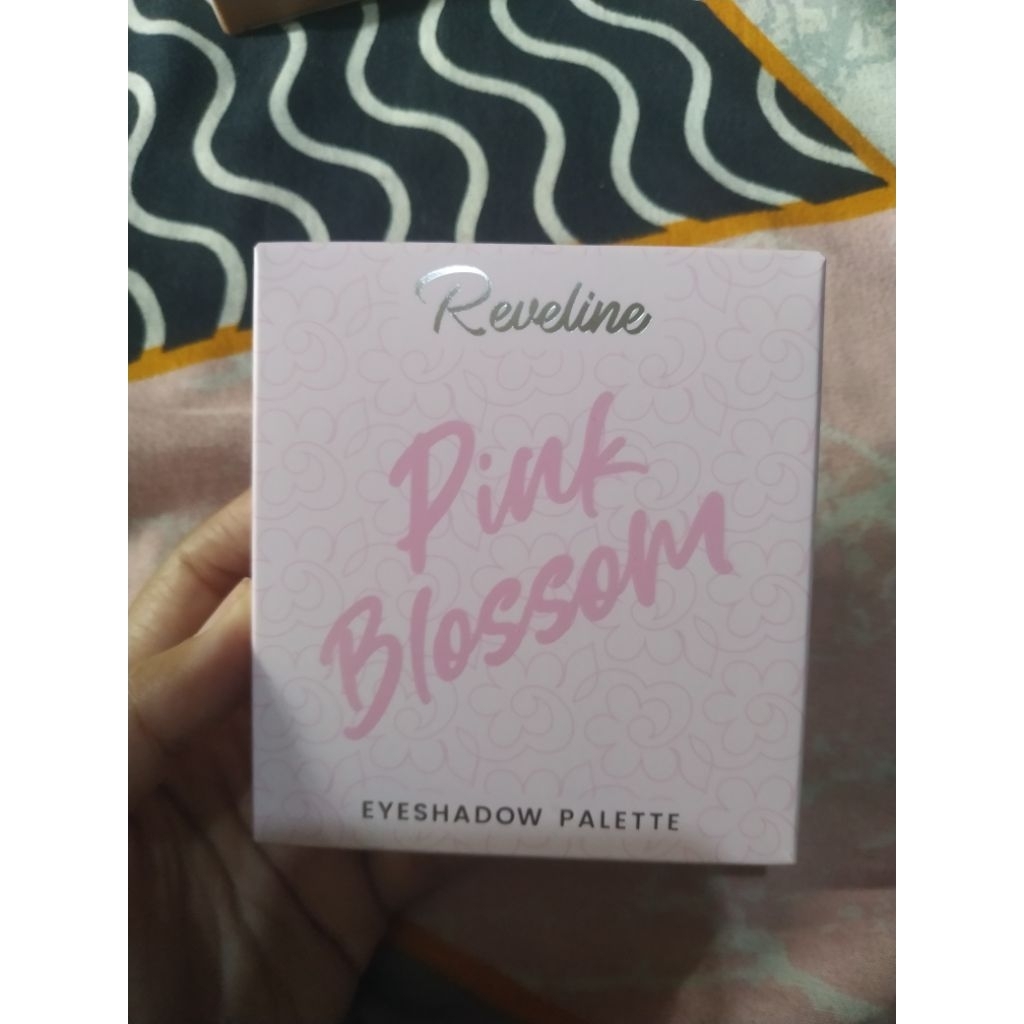 NEW Eyeshadow REVELINE