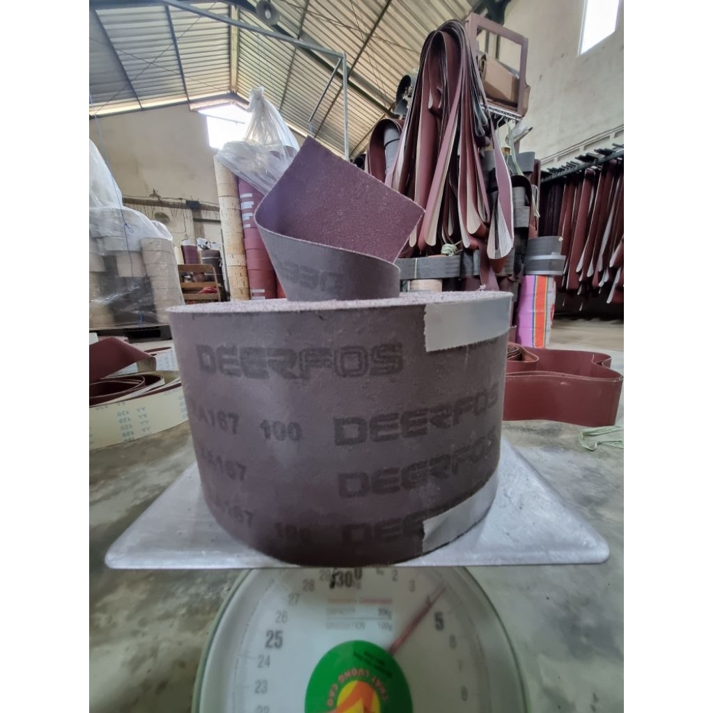 Amplas Roll Deerfos Grit 100 Kain kaku Tebal untuk hune corter tahan minyak solar anti rontok