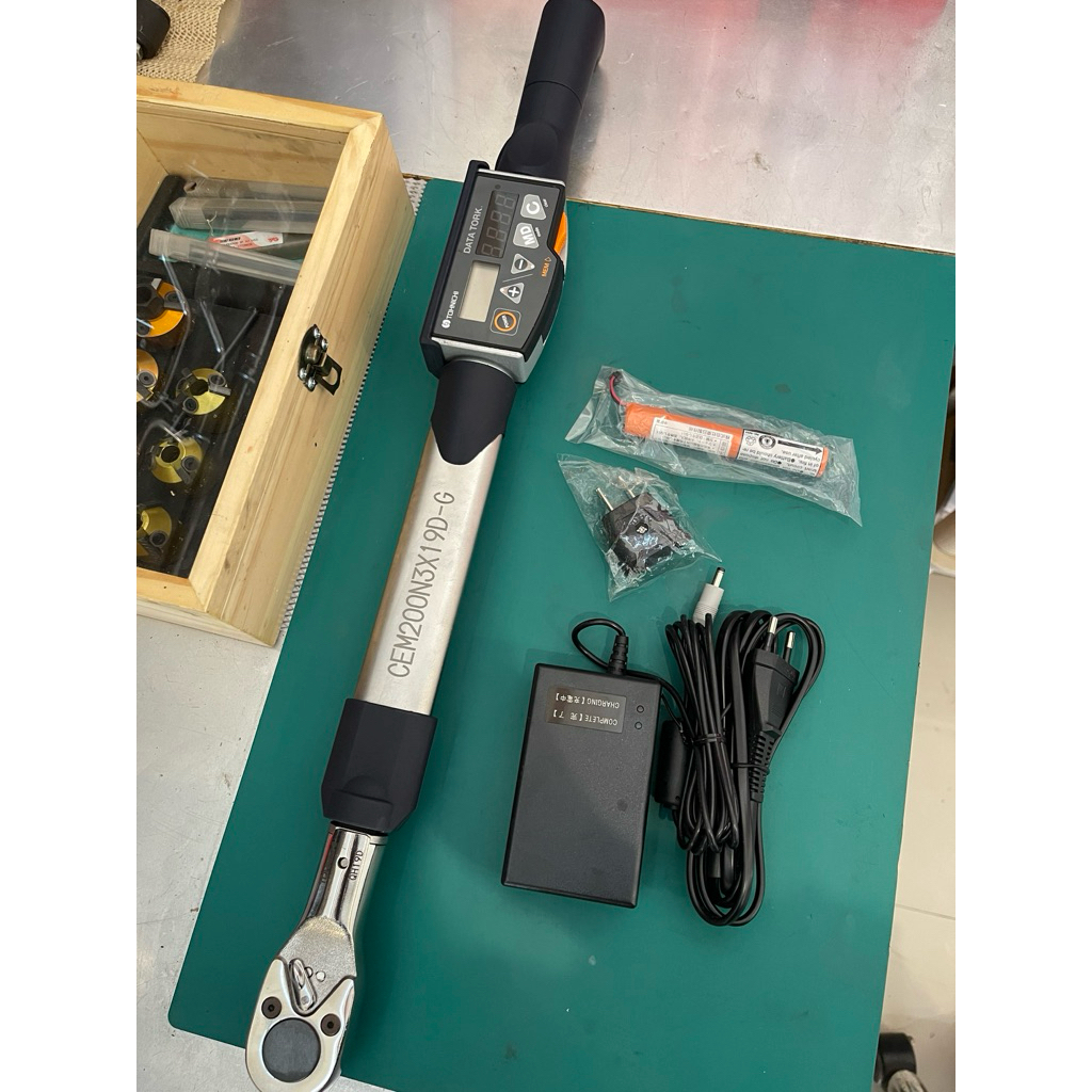 Kunci Torsi Tohnichi digital Cem200