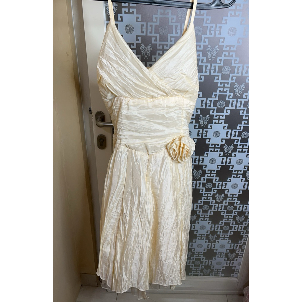 dress pesta simple dress party dress krem mini dress