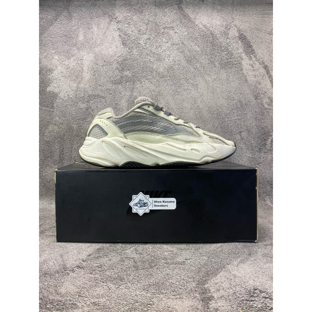 Sepatu Second Adidas Yeezy 700 V Cream Size 43 1/3  Original Guarantee 100%