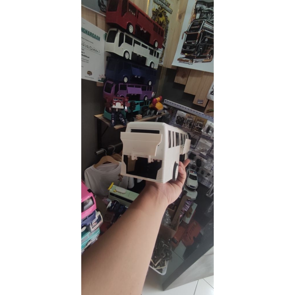 MINIATUR BUS RKC SUDAH BUKA BAGASI KANAN KIRI DAN KAP MESIN