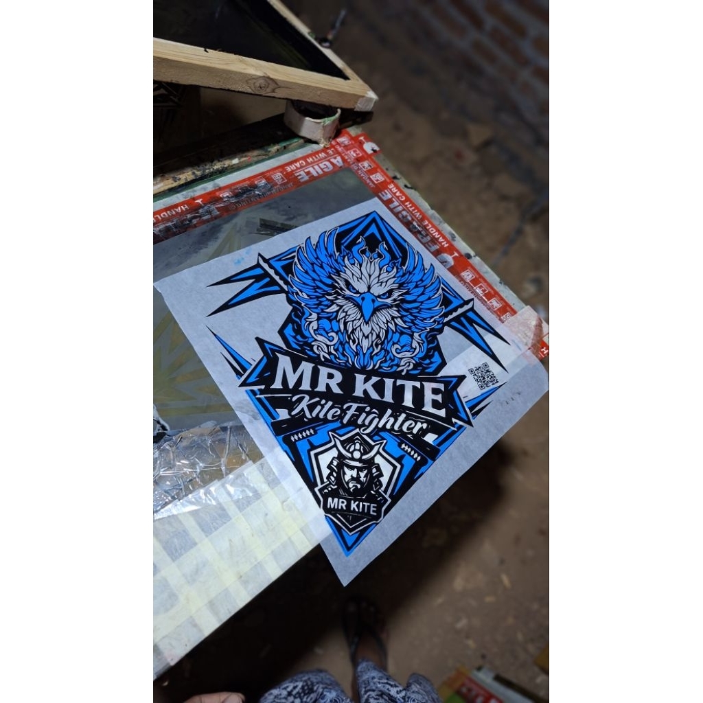 kertas layangan 2 warna