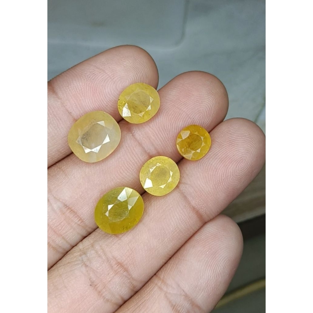 natural yellow sapphire (corundum) 2.00 crt tanzania
