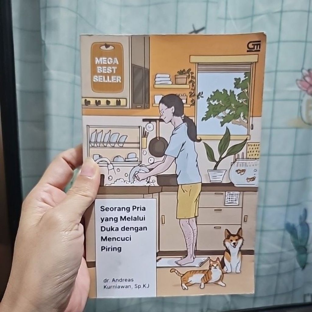 Seorang Pria yang melalui duka dengan mencuci piring