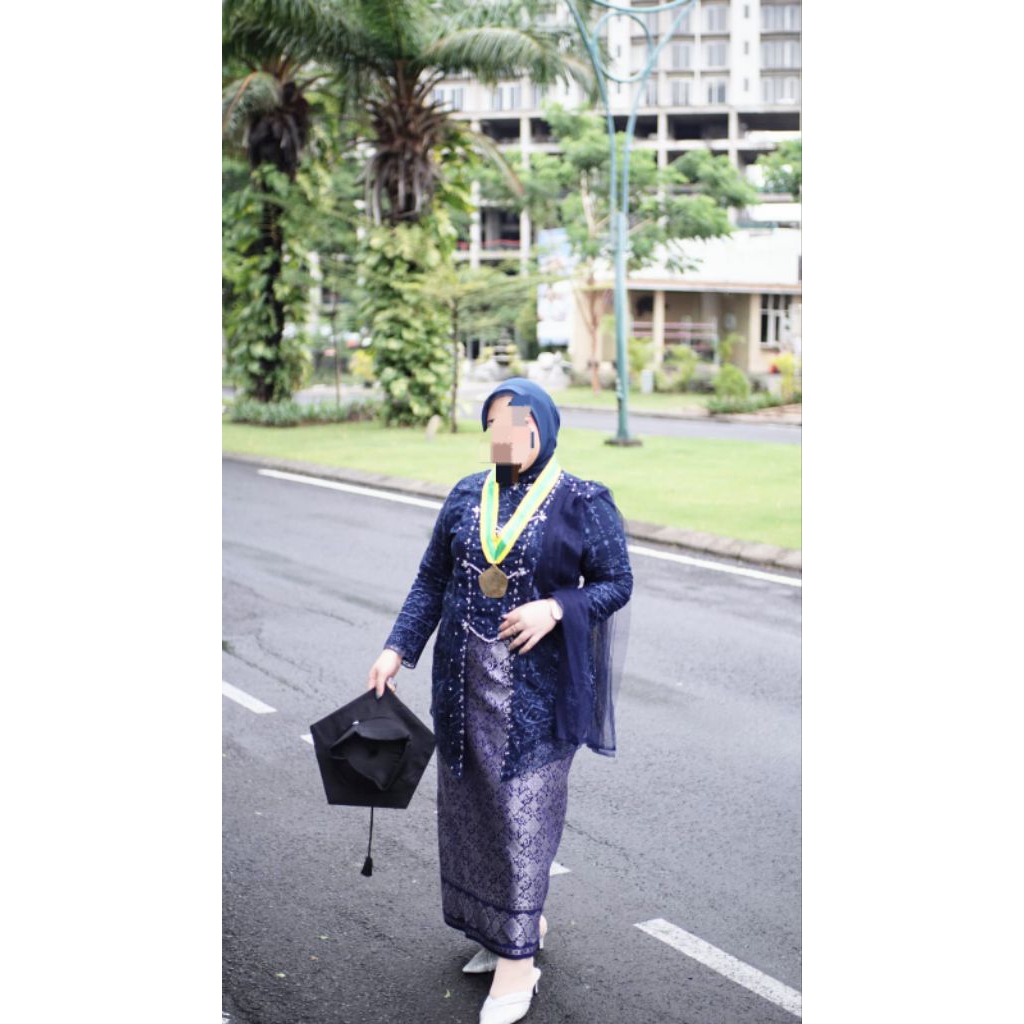 Kebaya Set Preloved Navy Elegan Bordir Payet - Atasan + Rok Songket + Selendang