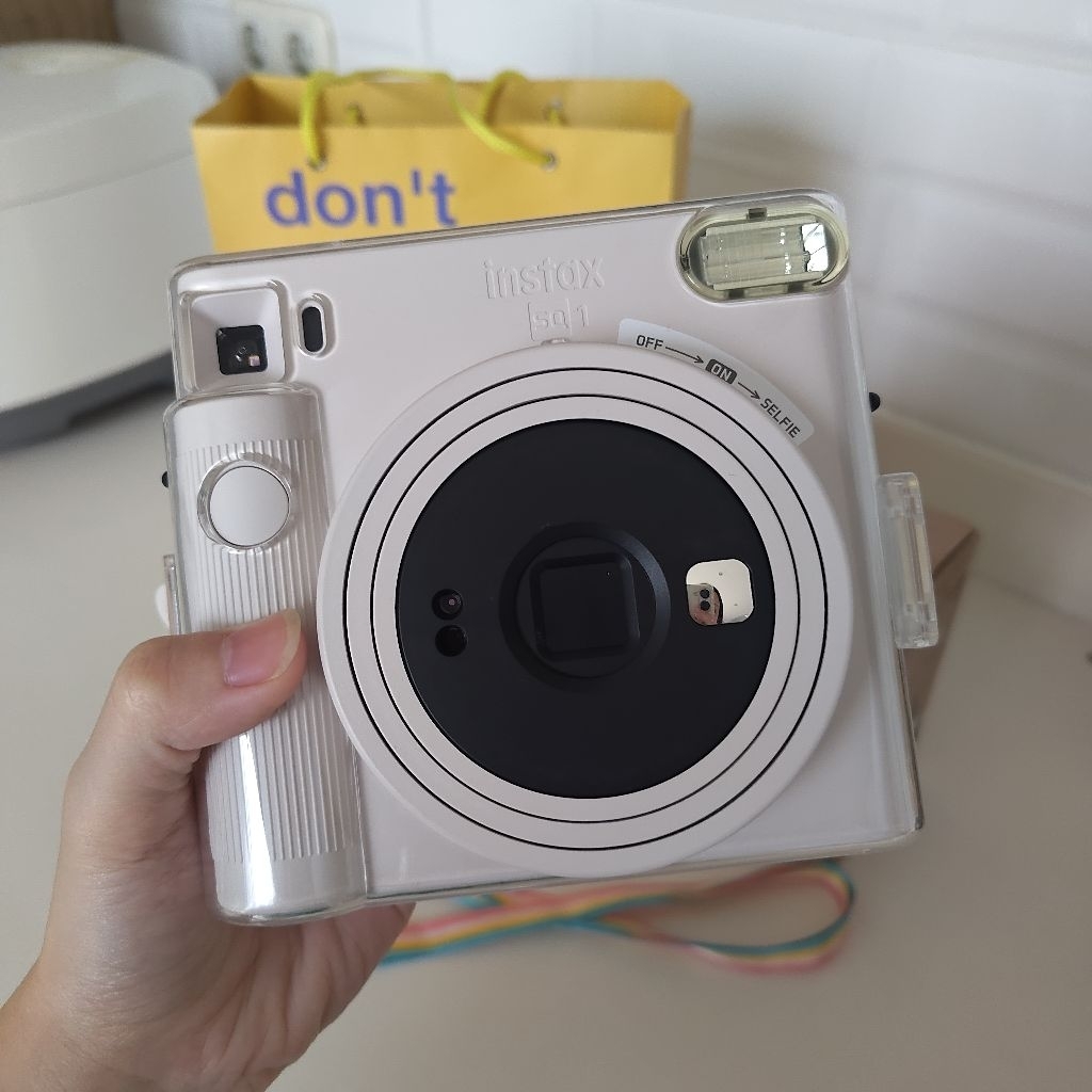 [PRELOVED] Kamera Polaroid Camera, Instax Square SQ1 CHALL WHITE + Aksesoris