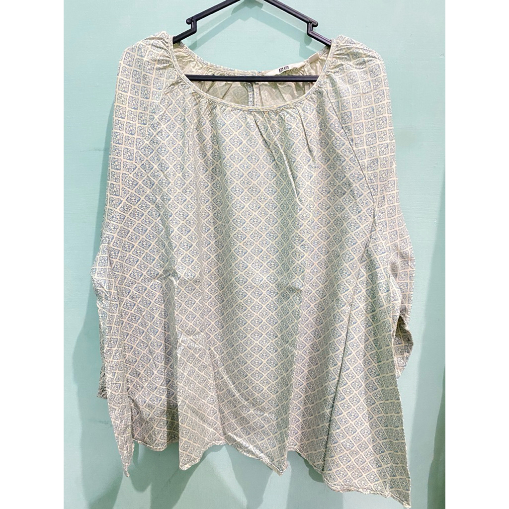 Atasan wanita Batik Uniqlo