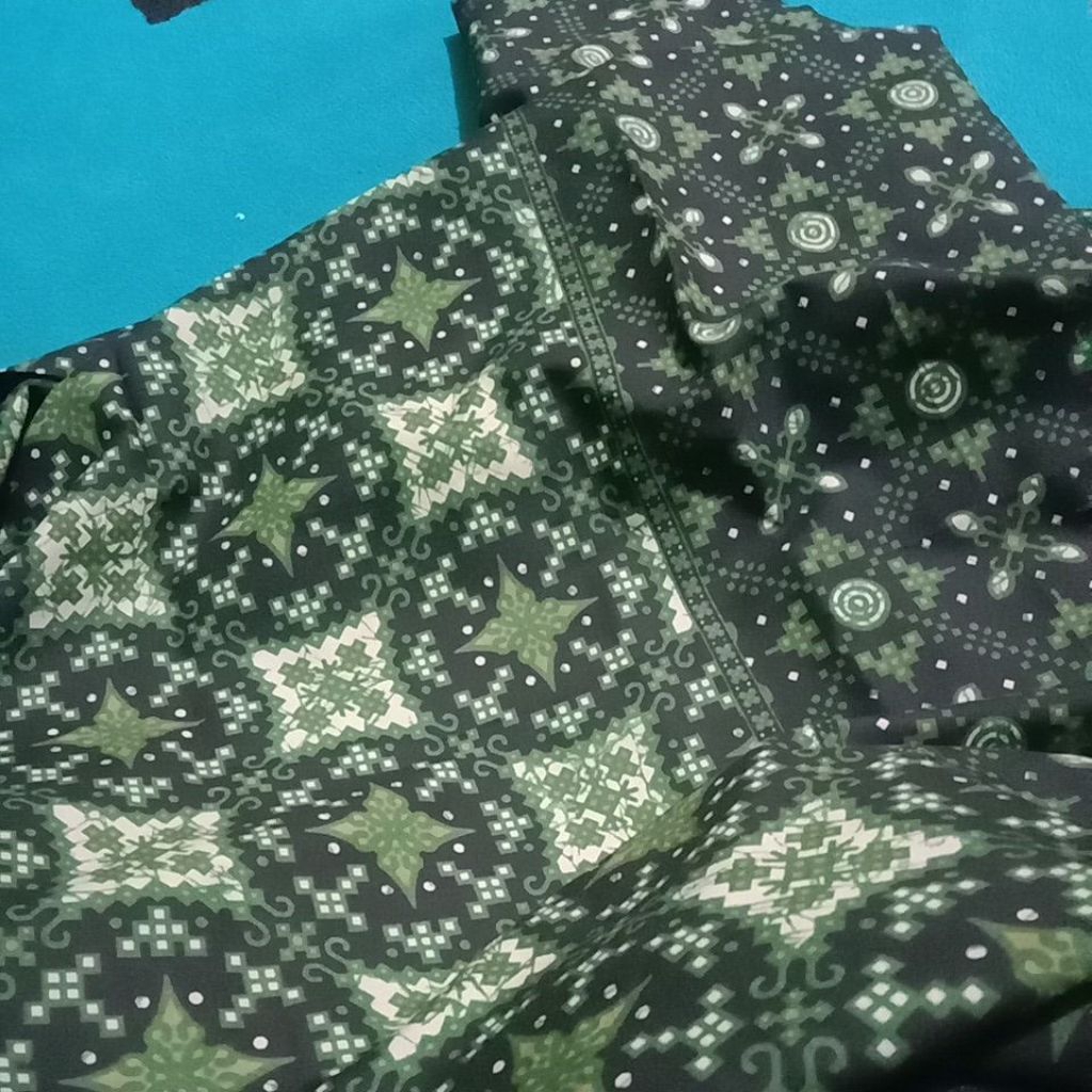 sarung Batik Gajah duduk