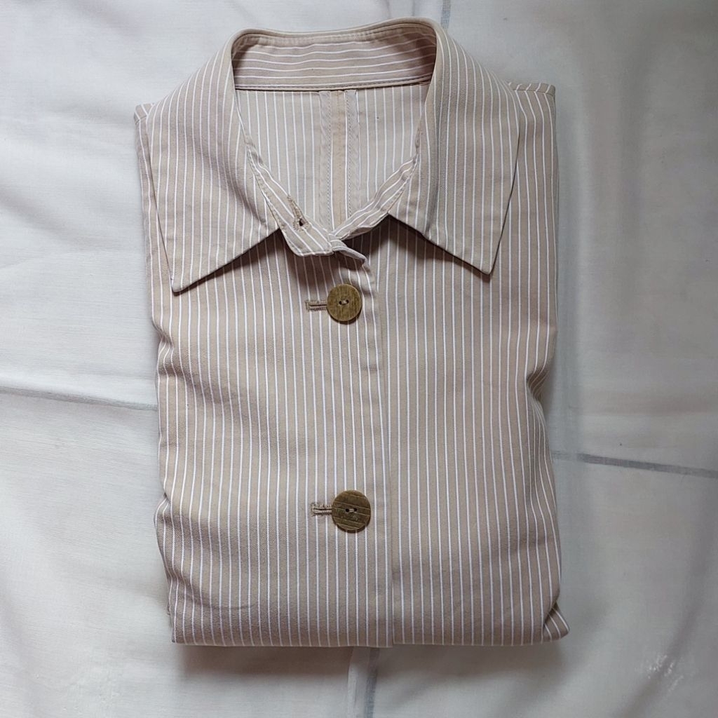 blazer preloved warna cream garis-garis