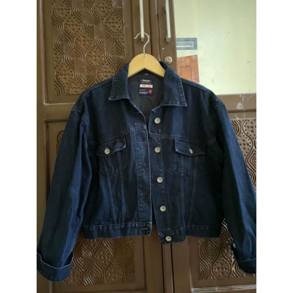 preloved likenew jacket logo jeans wanita