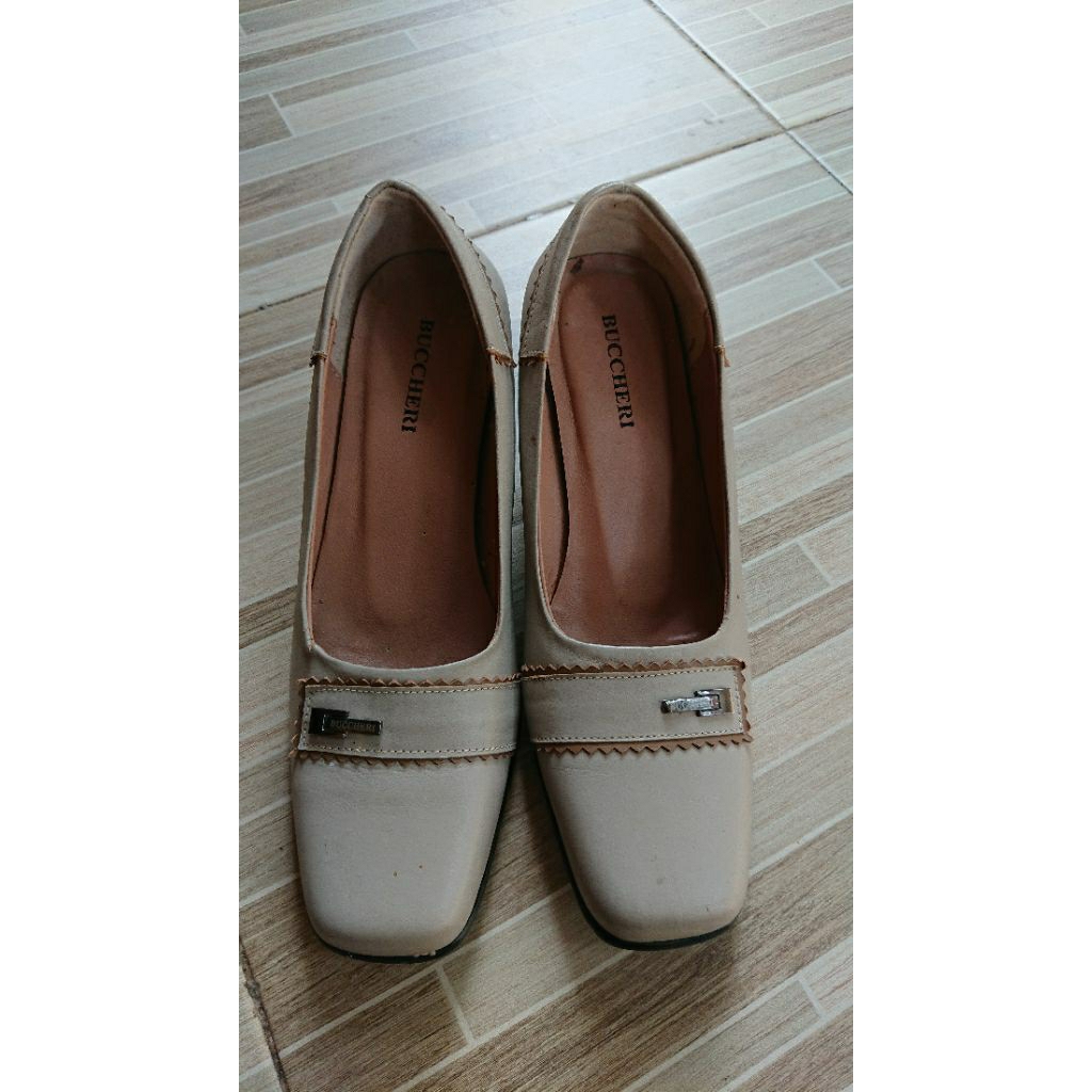 sepatu buccheri wanita ukuran 36