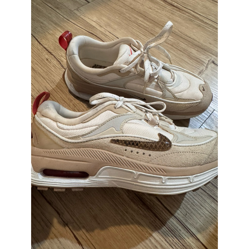 preloved sepatu NIKE