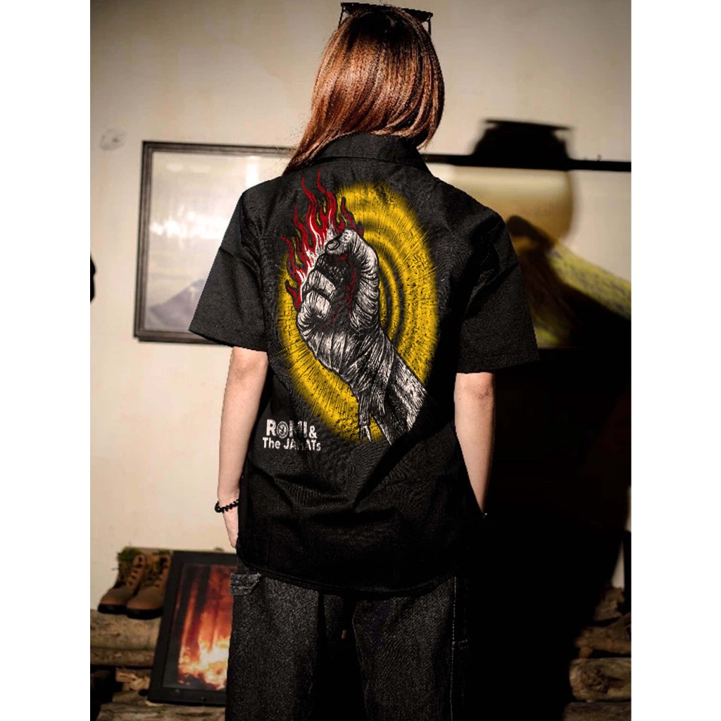 KEMEJA BAND ROMI AND JAHATS,KEMEJA BAHAN TEBAL PREMIUM,KEMEJA PENDEK,KEMEJA HITAM,KEMEJA BAND PUNK,K
