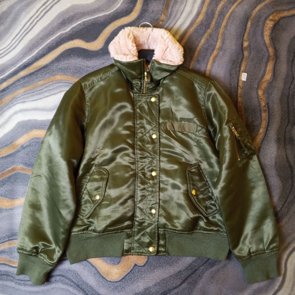 Jacket Bomber Sherpa GAP Second Original ( Women )‎
‎
‎Size M ( Cewek )
‎‎-Lingkar Dada : 60 (120cm)