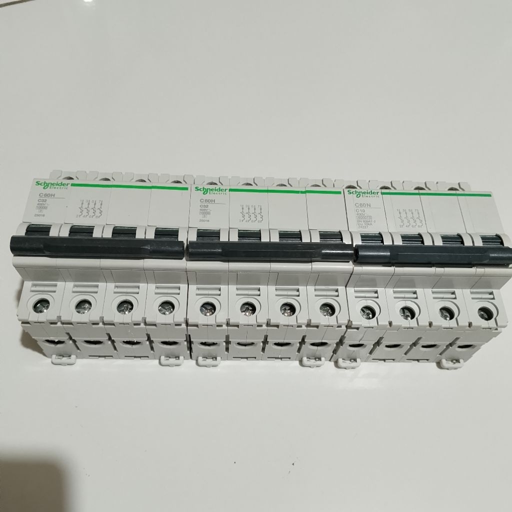 MCB SCHNEIDER C60H C60N 4 POLE