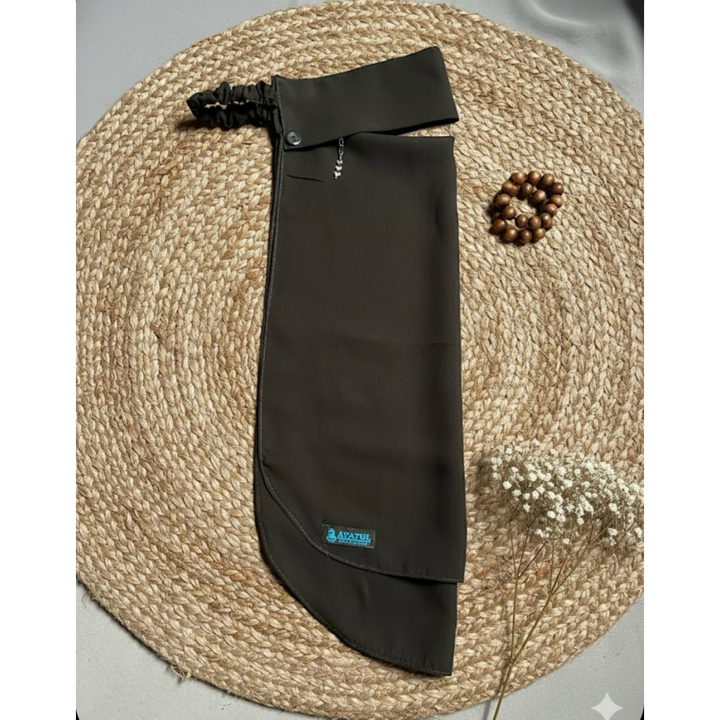 niqab poni karet liontin dua layer oval