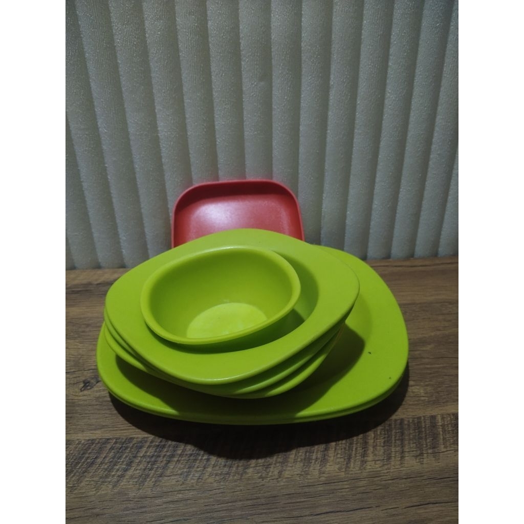 piring Cresendo dan mangkok tupperware second preloved