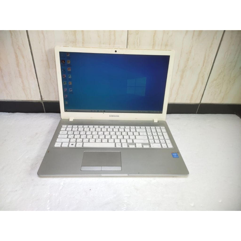 B206 Laptop Samsung 500R Ram 8gb SSD 128gb core i3 gen5 murah meriah Siap pakai