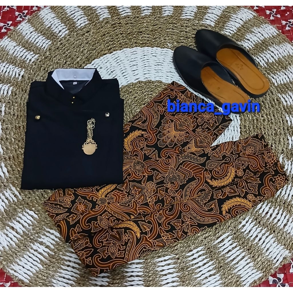 Set Beskap Solo Hitam + Jarik Instan + Selop/ Baju Adat Jawa Pria, Motif Pisang Bali