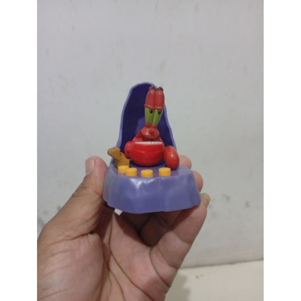 mainan happy meal McDonald Spongebob tuan crab