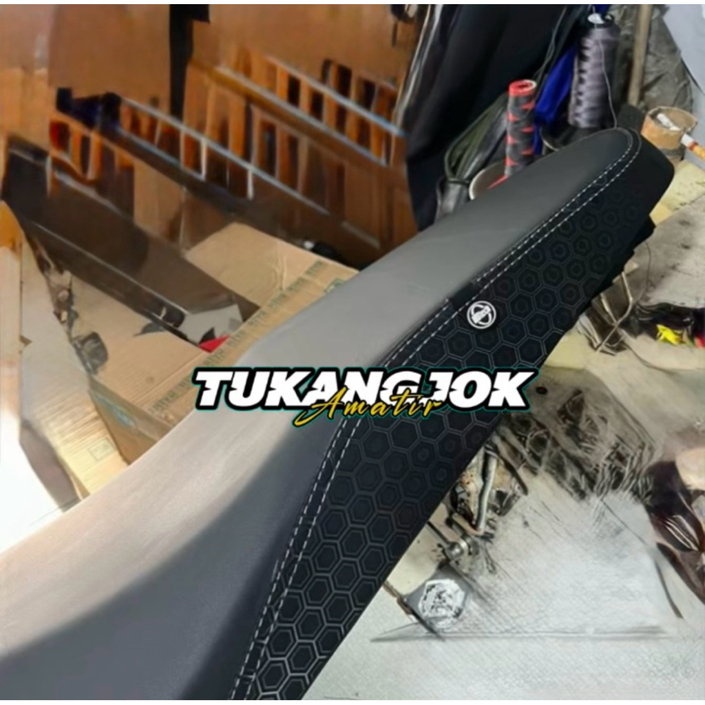 Kulit Jok Jahit Samping Copiy Mbtech Carrera Samping Motif Hexagon Kulit Jok Motor Sarung Jok Motor 