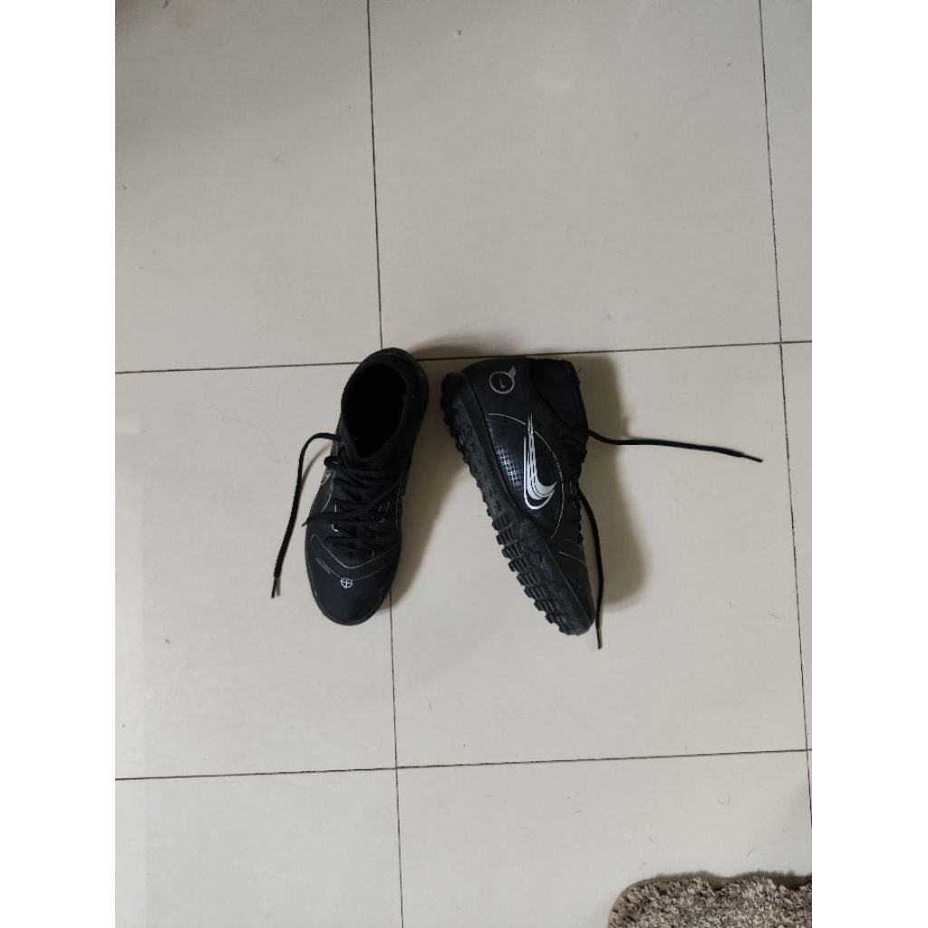 Sepatu Futsal Nike -- 40.5