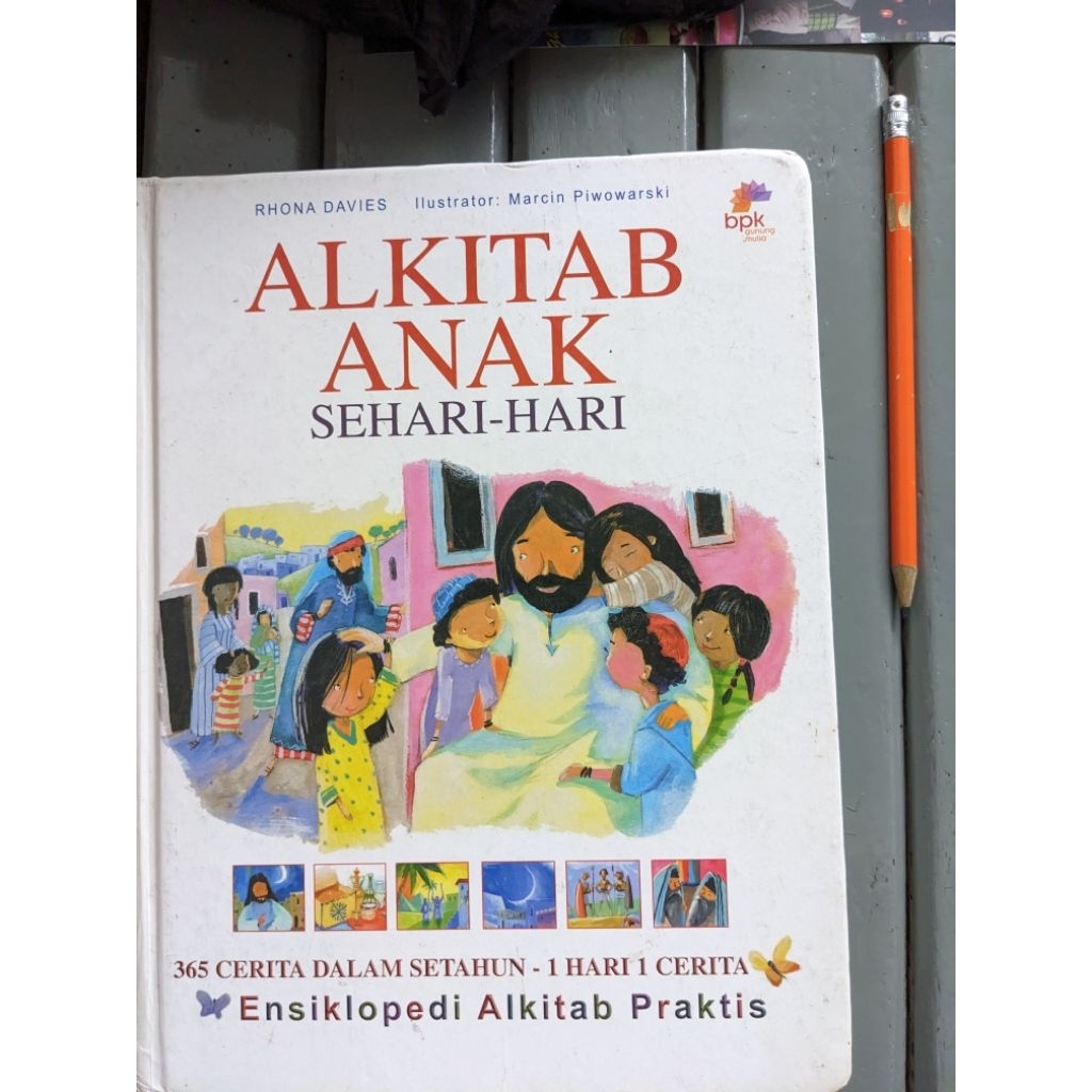 Buku Alkitab anak sehari hati bekas mulus