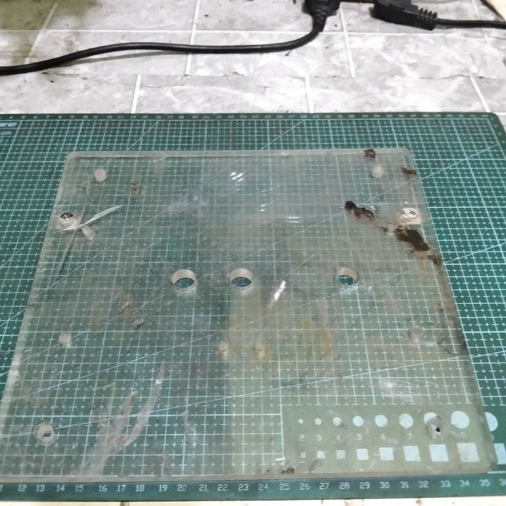 Acrylic Mika Bening Dot Tebal 10mm - Panjang 25,3cm - Lebar 23cm Terjangkau