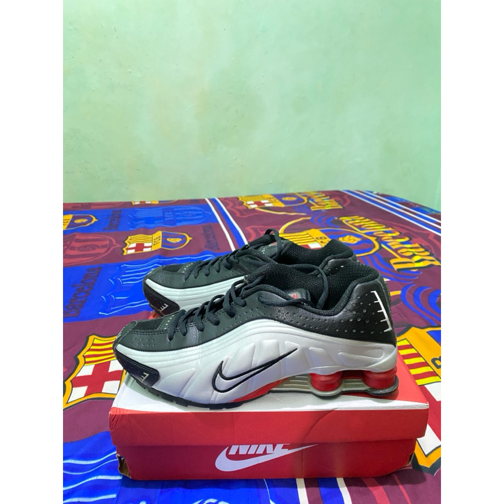 nike shox r4