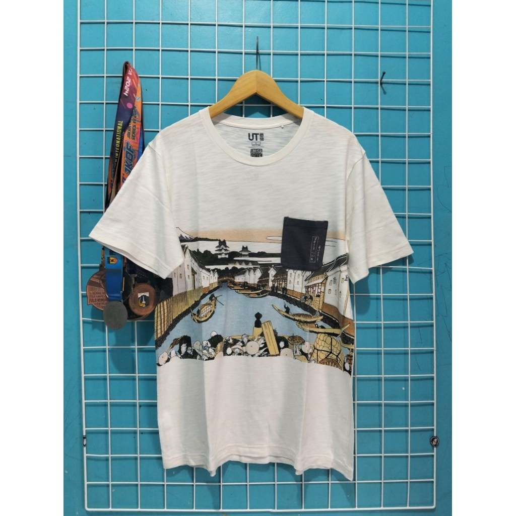 T shirt UNIQLO Collab size L.