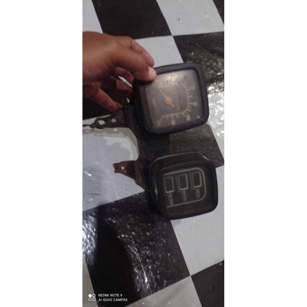 speedometer Suzuki A100 tahun tua