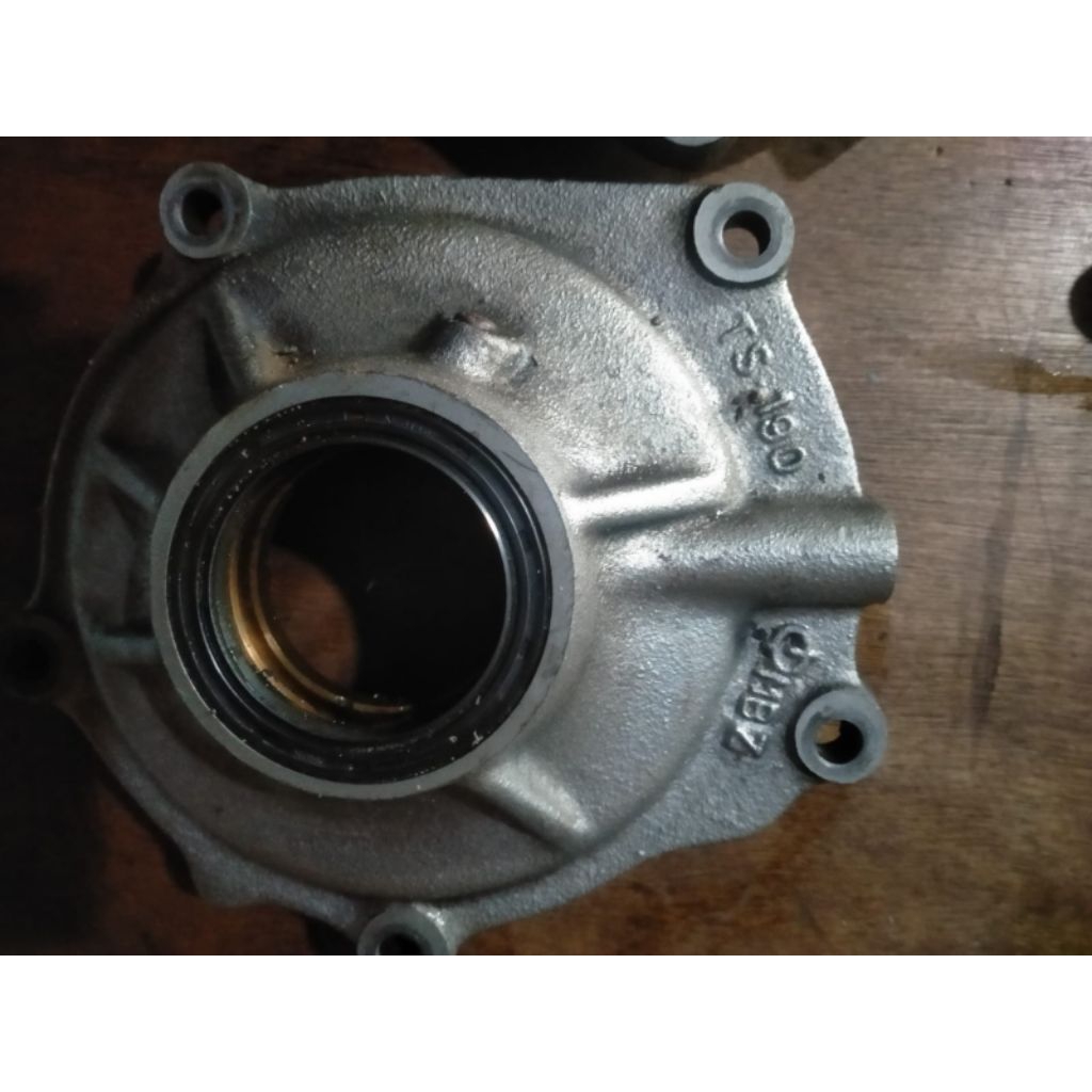 Housing main bearing Yanmar ts 190 kondisi seken, lengkap oil feed ring kuningan.