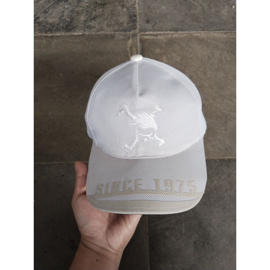 Topi Oakley Putih