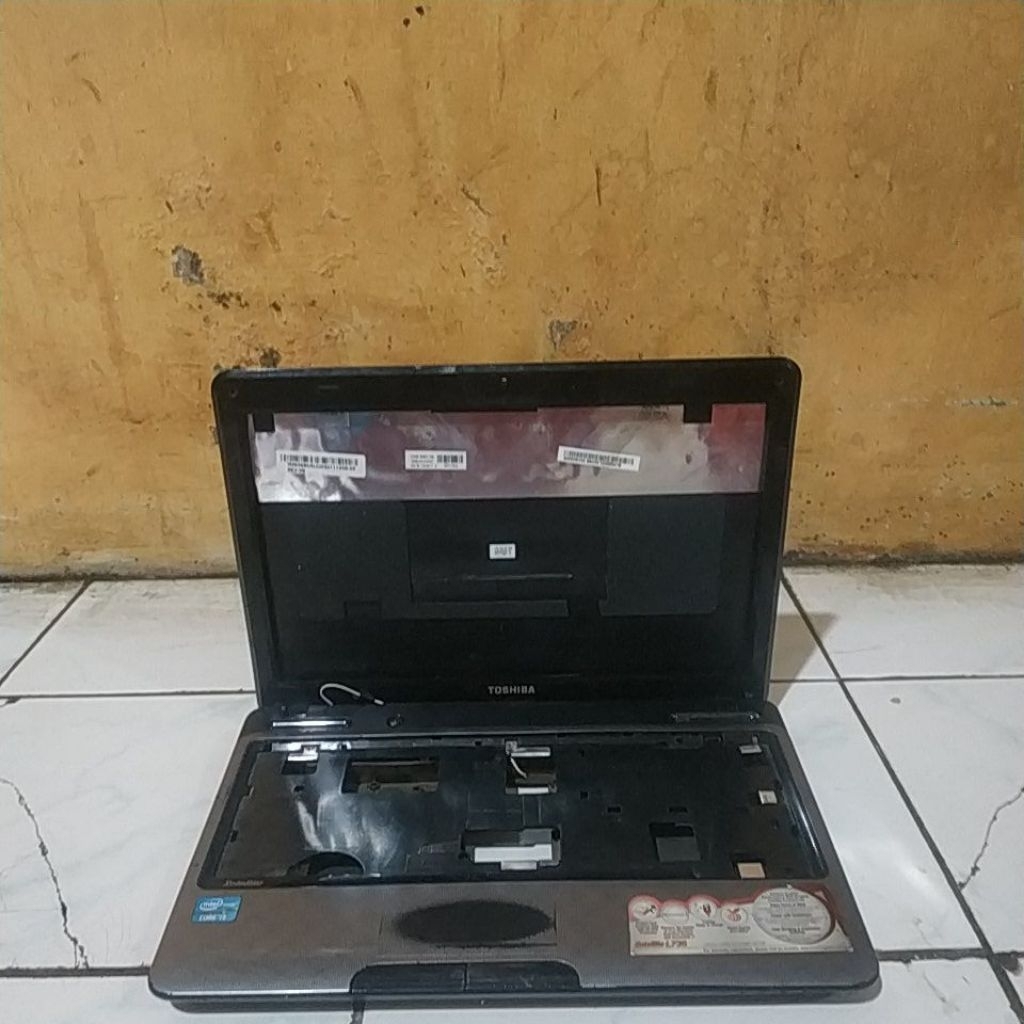 Casing laptop Toshiba Satelit L735