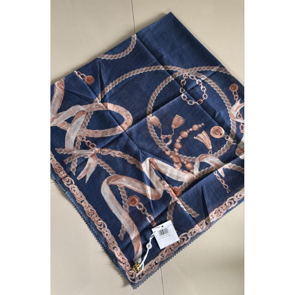 New as is Buttonscarves Chain 1 Shapire