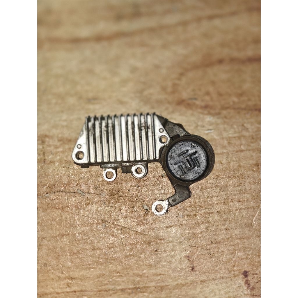 IC Regulator Alternator Amper Futura / Feroza / Ryno / Starlet / Classy Copotan Ori