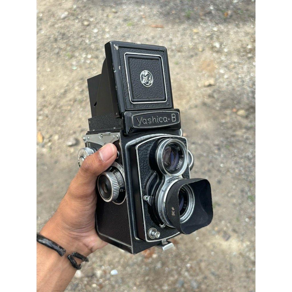 Kamera TLR Yashica B bukan Yashica Mat 124G Rolleiflex