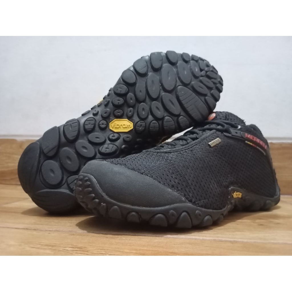 sepatu trail running Merrell GTX black