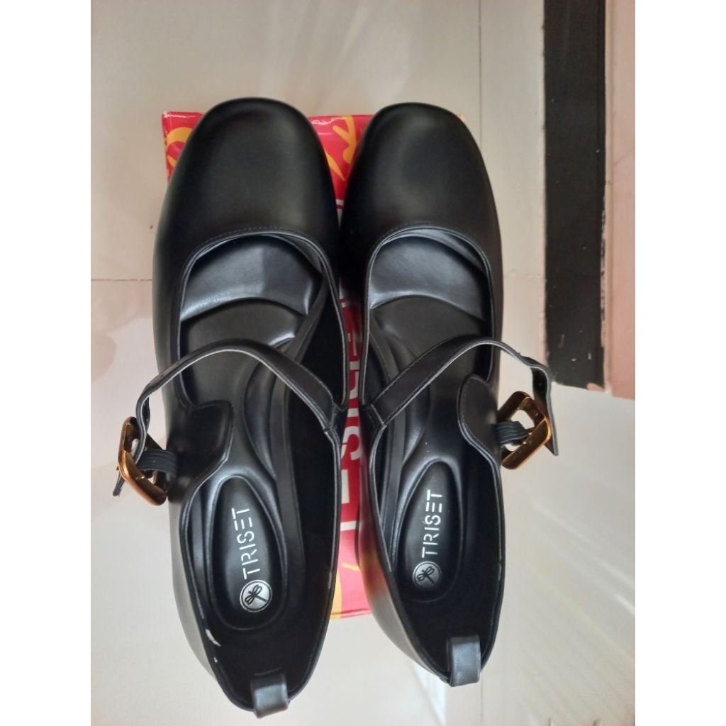 preloved sepatu triset size 39 like new 1x pake ke depan rumah saja