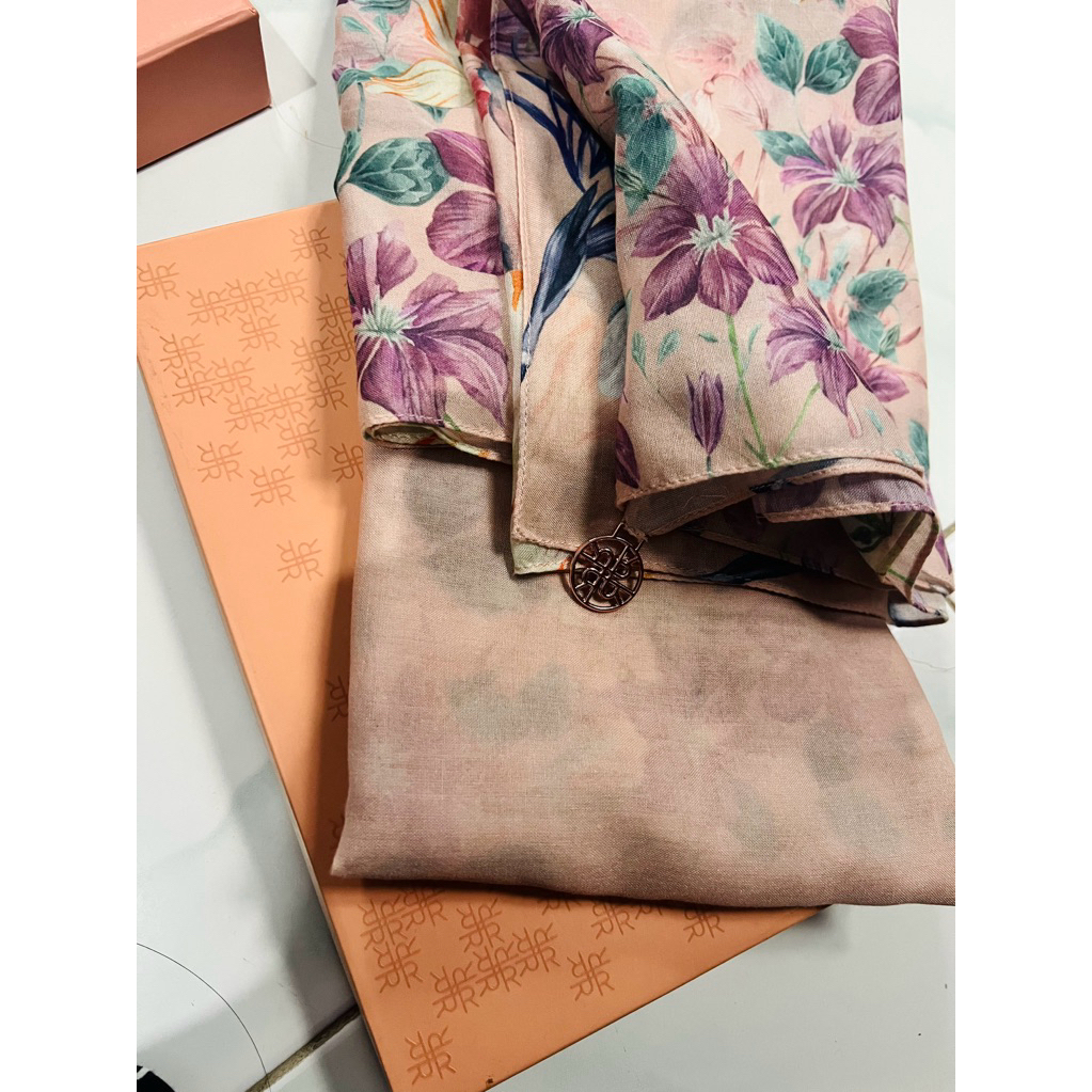 Preloved Ria Miranda Scarf/Hijab Segi Empat